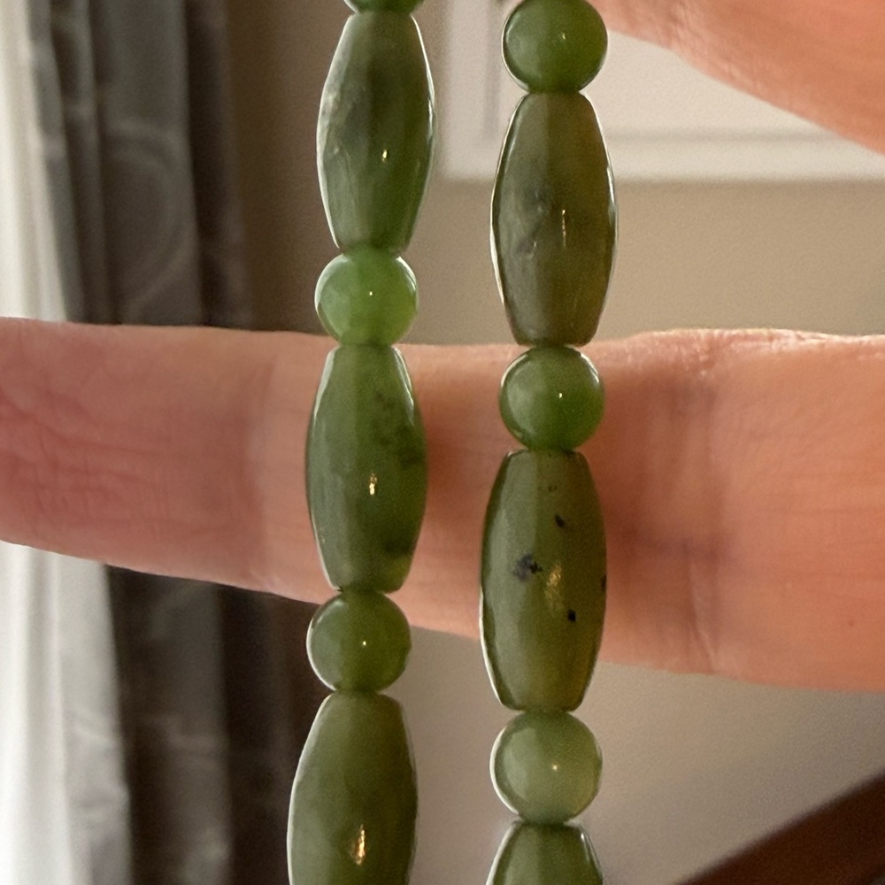 Nephrite jade barrel and round bead solid sterling silver necklace - Picture 9 of 9
